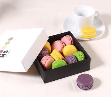 Square box to give away macarons