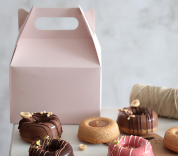 Take away picnic box for donuts
