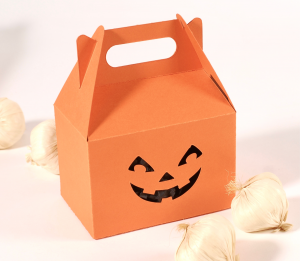 Picknickbox in Form eines gruseligen Halloween-Kürbisses