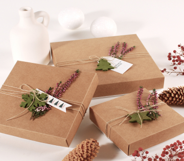 Flat gift box with Christmas decorations