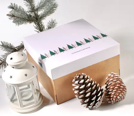Caja cuadrada con tapa y estampado navideño