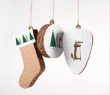 Decoración colgante para el árbol de cartón. Además son cajas!