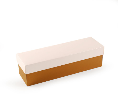 Individual wine box with lid made from laminated cardboard.