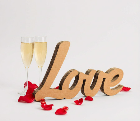 Lettere "LOVE" in Cartone | SelfPackaging