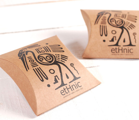 Caja tipo almohada para joyería y pequeños accesorios