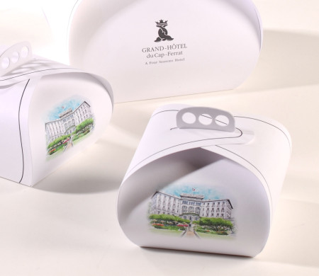 Cardboard suitcase box with handle | Gift packaging