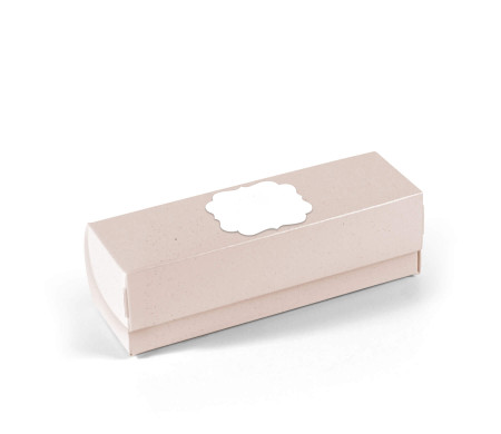 Elongated box with lid for macarons