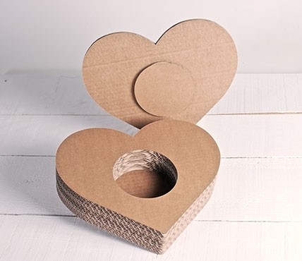 Heart-shaped cardboard box