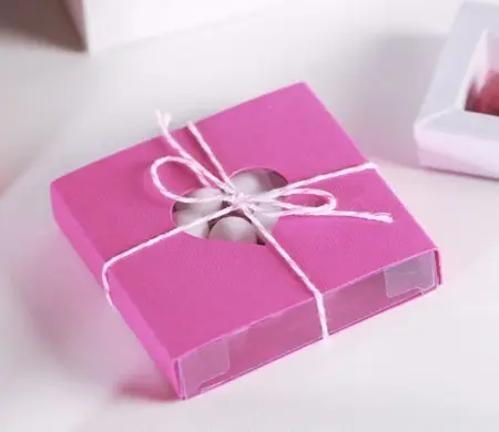 Romantica scatola rosa con...