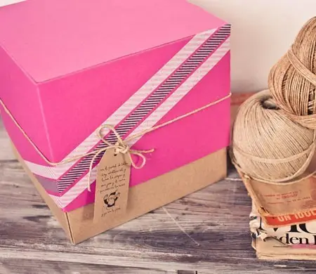 Fuchsia gift box with kraft...