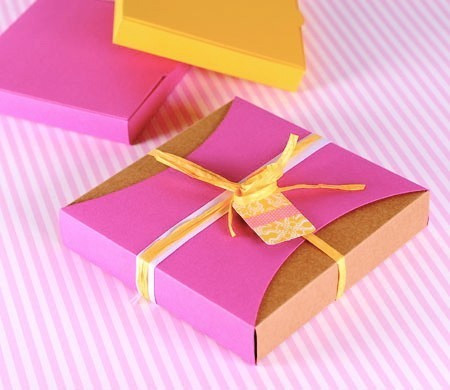 Caja Regalo con Faja y Lacito Caja Regalo con Faja y Lacito