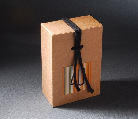 Cajita con cordón para regalo de empresa