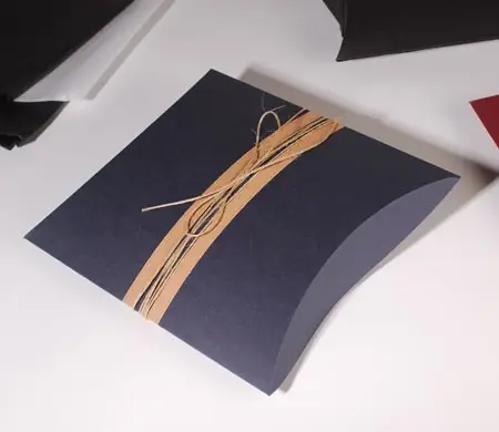 Gift box for scarves and...