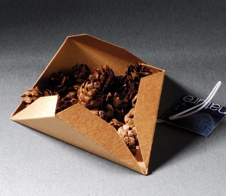 Boîte pyramidale pour cadeaux d'entreprise