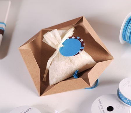 Little pyramidal box for small gifts