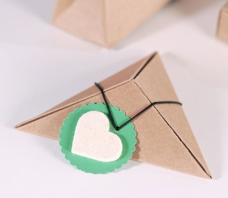 Little triangular box for presents