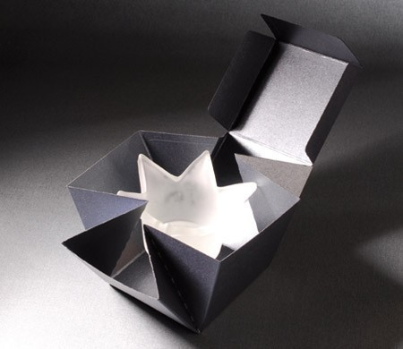 ‘Self-assembling’ box for company gifts