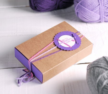 Caja Bicolor Decorada con Lanas Caja Bicolor Decorada con Lanas