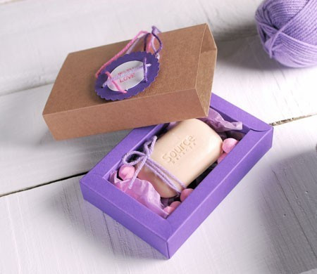 Custom bicolour cardboard box with wool – Creative gift packaging Custom bicolour cardboard box with wool – Creative gift packaging