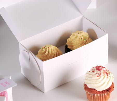 Kleine geschlossene Box für zwei Cupcakes