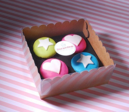 Box for 4 cupcakes with transparent lid