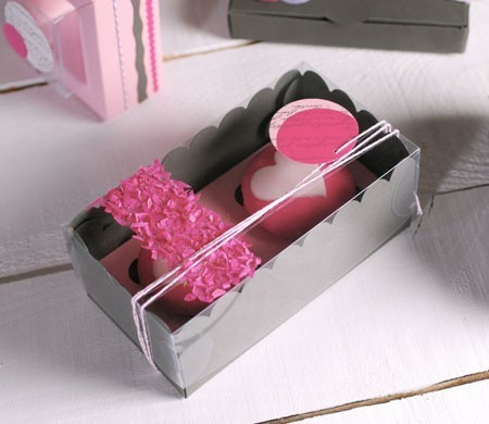 Scatolina per due cupcake decorata con confetti