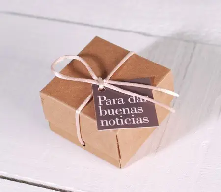 Caja con lazo para detalles...