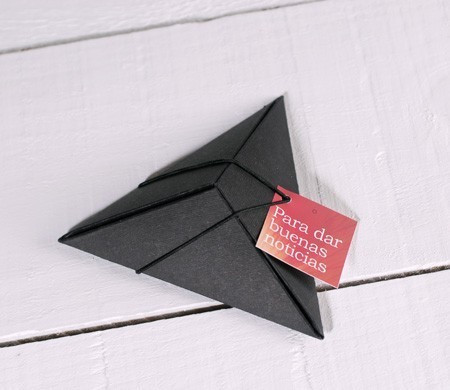 Caja triangular para regalar Caja triangular para regalar