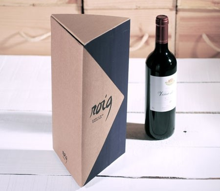 Triangular gift box for...