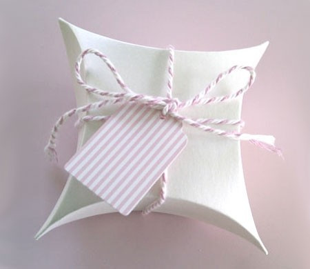 Schachtel mit Baker's Twine für Taufe