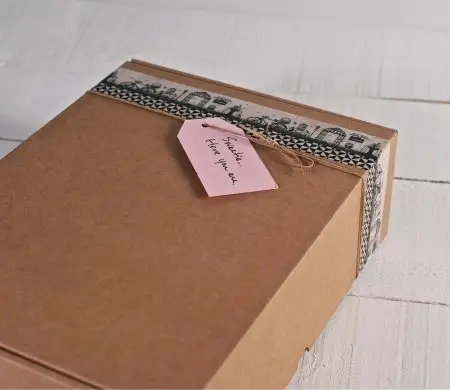 Customizable shipping boxes