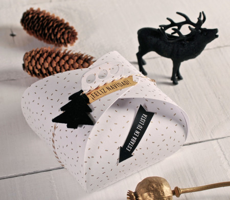 Cardboard box with handle with Christmas print
