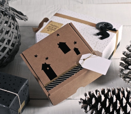 Cajita de Envíos Cuadrada con Vinilo Decorativo Cajita de Envíos Cuadrada con Vinilo Decorativo