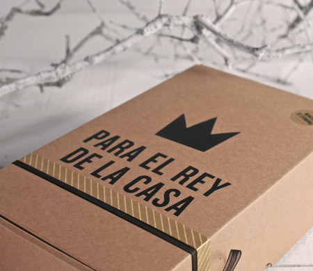 Versandkarton mit Vinyl-Aufkleber