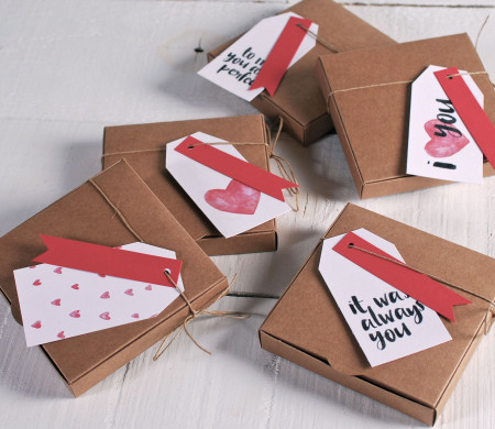 Semplice scatola regalo per San Valentino Semplice scatola regalo per San Valentino