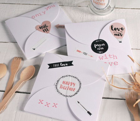 Boîte de la Saint Valentin Décorée pour Invitations