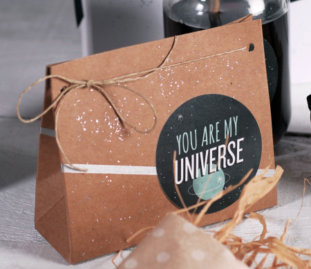 Sacchetto regalo con decorazione spaziale
