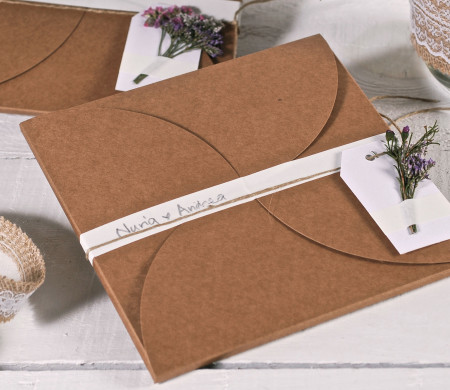 Box für Hochzeitseinladungen | Romantisches Kraft Packaging