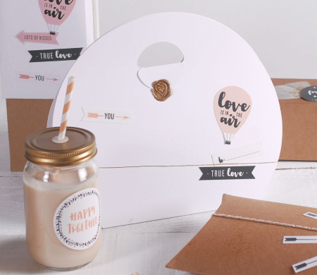 Petit sac en carton décoré