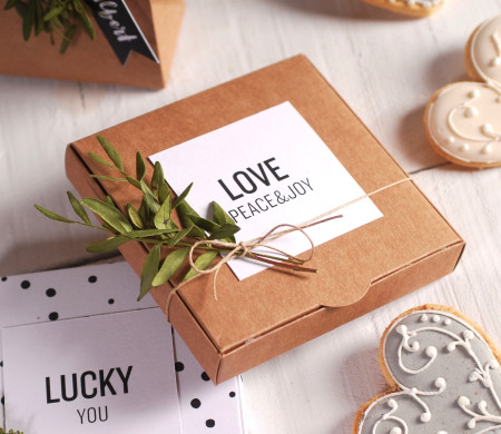 Scatola piatta per inviti e dettagli natalizi | SelfPackaging