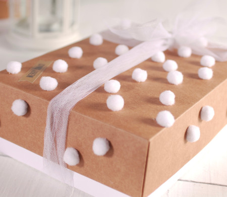 Weihnachtsbox mit Pompons | Weihnachts Packaging | SelfPackaging