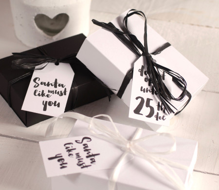 Caja con Etiquetas Navideñas Caja con Etiquetas Navideñas
