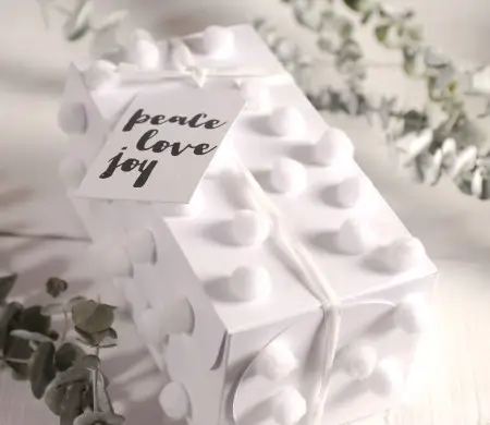 Caja Blanca con Pompones