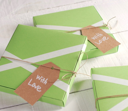 Box for delivering photos