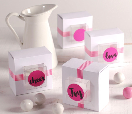 Gift box with frame in white and pink