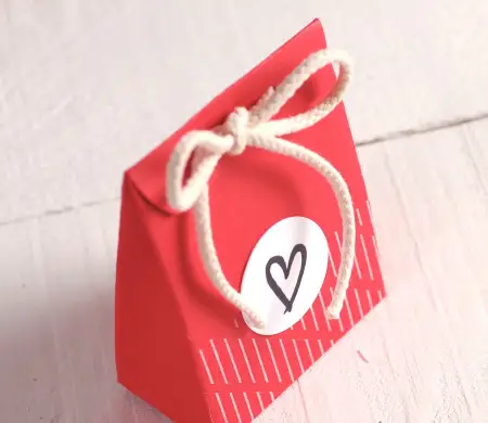 Petit sac rouge avec cœur