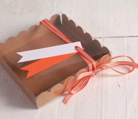 Petite boîte décorée pour...