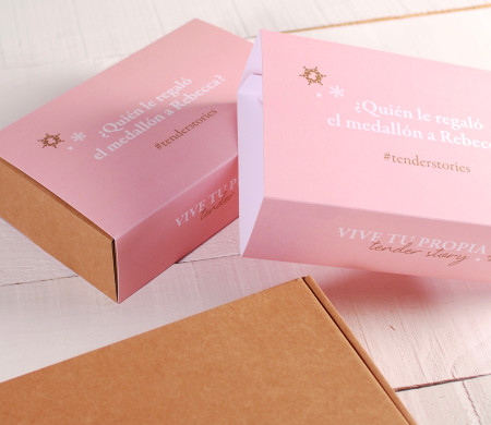 Box with a customisable mystery sleeve
