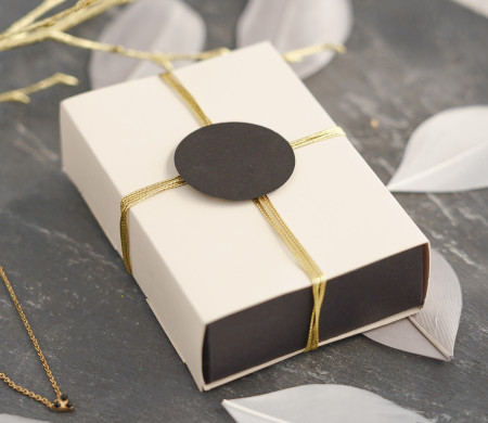 Idea: Scatolina Elegante con Fascia | SelfPackaging