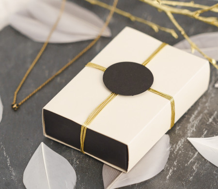 Idea: Scatolina Elegante con Fascia | SelfPackaging